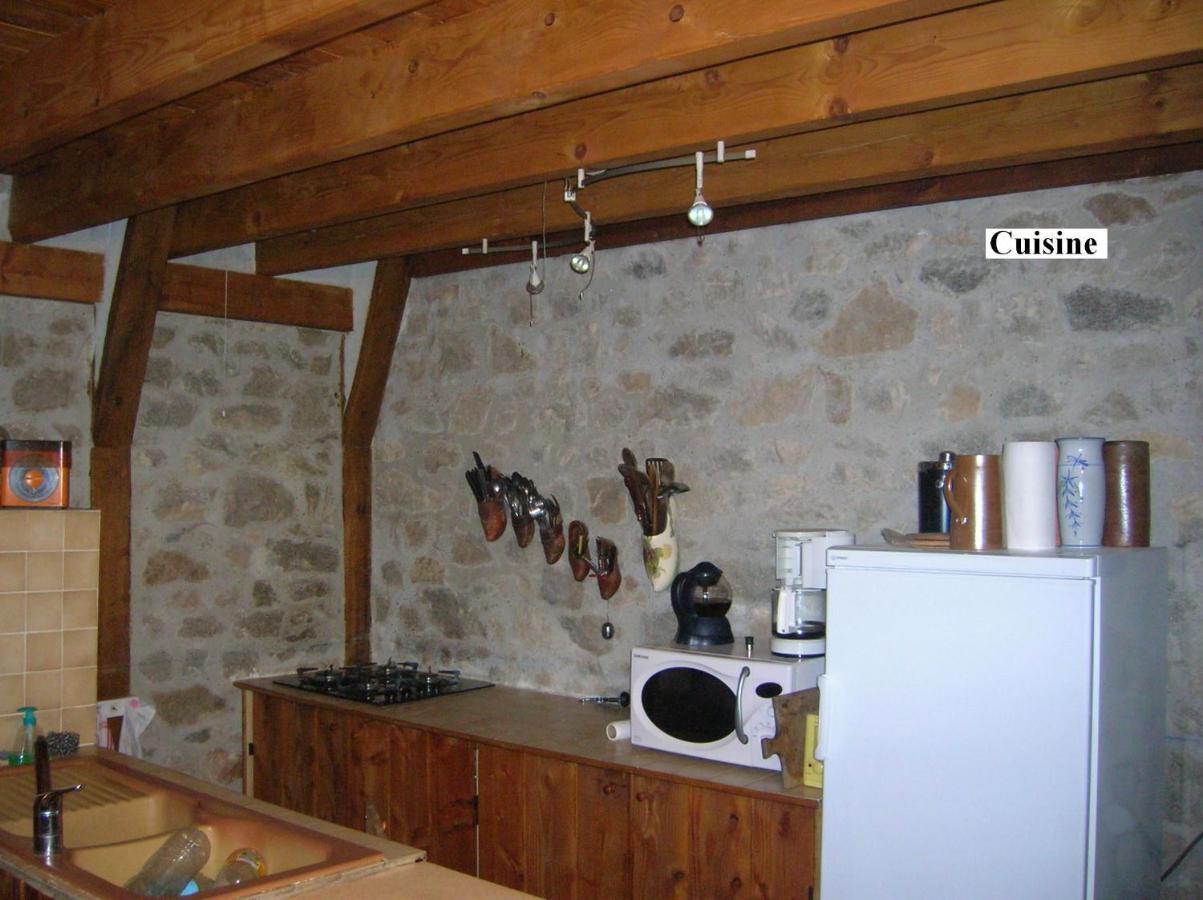 Gite De 15 Places En Chambre De 2, 4, 5 Personnes Saint-Exupéry-les-Roches 外观 照片